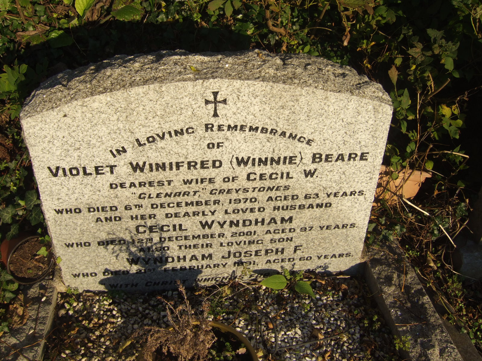Headstone of Violet Winifred (Mackesy) Beare